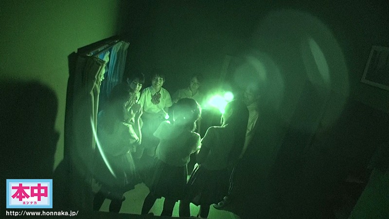 波多野結衣の絶叫中出し!美少女12人制服パンチラ×尻フェチ炸裂の林間学校デジモ - 画像4