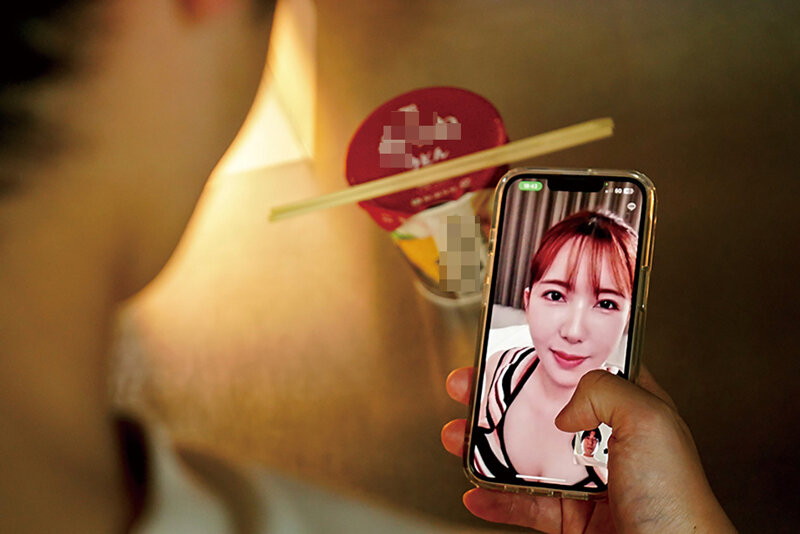 免許合宿に参加してしまった世間知らずな人妻 他県の若者達のビンビンなズル剥け巨根でねとられて… 波多野結衣 サンプル画像2